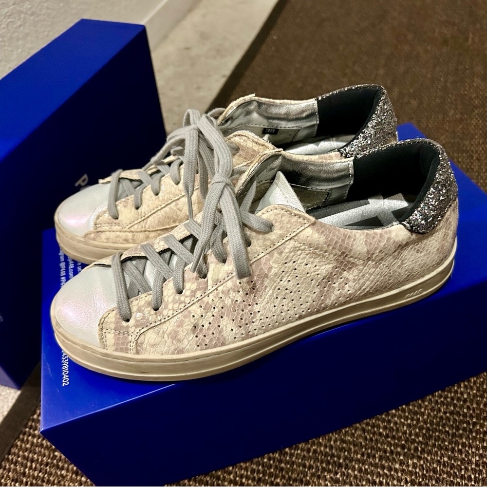 P448 John snakeskin w glitter. Size 38 - a perfect size 8